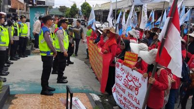 Puluhan Nelayan dan Petani Kampung Laut Kembali Gruduk BPN Cilacap, Pertanyakan Hal Ini