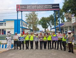 Manis di Jalan, Hangat di Hati! Sat Lantas Polres Simalungun Bagikan Takjil dan Bingkisan untuk Pengguna Jalan di Ramadhan 1447 H