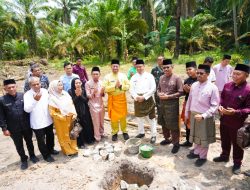 Bupati Batu Bara Letakkan Batu Pertama Pembangunan Rumah Tahfiz di Desa Pulau Sejuk*