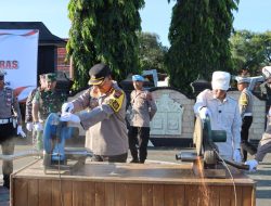 *Jelang Lebaran, Ratusan Botol Miras Serta Knalpot Brong Dimusnahkan Polresta Cilacap*