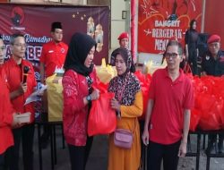 Ajak Kader Peduli Sesama, PDIP Cilacap Bagi-bagi Ratusan Paket Sembako dan Takjil