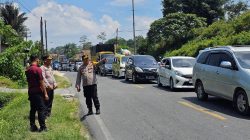 Kapolres Simalungun Turun Langsung Ke Lapangan, Pimpin Penguraian Arus Lalu Lintas Di Jalur Lintas Toba-parapat Saat Pengamanan Arus Balik Lebaran