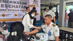 ​TINGKATKAN DERAJAT KESEHATAN, LAPAS LABUHAN RUKU GANDENG DINKES BATU BARA GELAR PEMERIKSAAN KESEHATAN GRATIS HBP KE-62