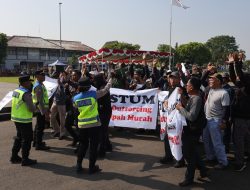 Polresta Cilacap Gelar Simulasi Pengamanan Unjuk Rasa, 480 Personel Dikerahkan*