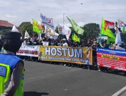 May Day, Ratusan Buruh di Cilacap Unjuk Rasa