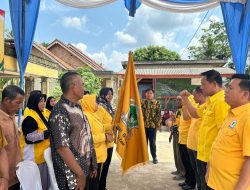 Muscam Partai Golkar Negeri Besar, Dr Darlian Pone Lantik Asmawati sebagai Ketua Pimpinan Kecamatan