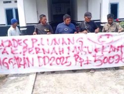 KANTOR DESA DISEGEL! WARGA MENGAMUK, DANA DESA Rp500 JUTA DIPERTANYAKAN