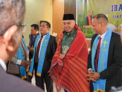 *Wakil Bupati Syafrizal Hadiri Perayaan Paskah Oikumene Tahun 2026, Serahkan 100 Paket Sembako untuk Anak Yatim Piatu*