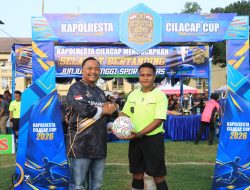 *Kapolresta Cilacap Cup 2026 Resmi Bergulir, Ratusan Penonton Padati Lapangan Bhayangkara Kroya*