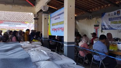 1.425 Warga Desa Kuripan Cilacap Terima Bantuan Pangan, 28 Ton Beras Disalurkan 