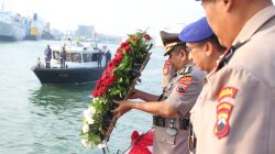 *Hormati Pengorbanan Pahlawan, Polda Jateng Gelar Upacara Laut Jelang Hari Bhayangkara ke-80*