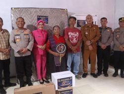 Kapolres Simalungun Bantu Ruma Opung Sipayung Lengkap.Ketua Bayangkari Beri Tempat Tidur Berserta TV