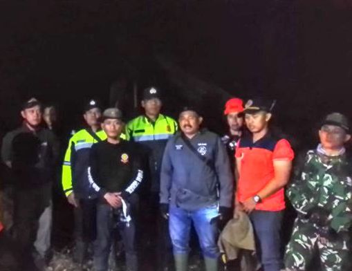 Gerak Cepat Babinsa Koramil 14/Cimanggu Bersama Warga, Kebakaran Hutan di Pesahangan Berhasil Dipadamkan