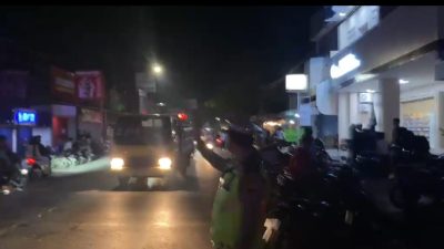 Respon Cepat Laporan Call Center 110, Polsek Majenang Gerak Cepat Urai Kemacetan Demi Kelancaran Arus Lalu Lintas*