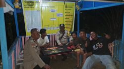 Malam Hari, Bhabinkamtibmas Polsek Bosar Maligas Sambangi Pos Kamling demi Kenyamanan Tidur Warga