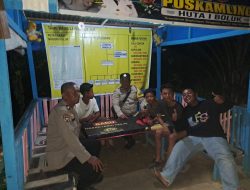 Malam Hari, Bhabinkamtibmas Polsek Bosar Maligas Sambangi Pos Kamling demi Kenyamanan Tidur Warga