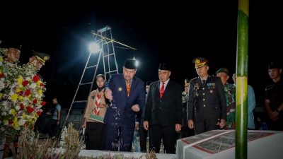 Bupati Batu Bara Hadiri Upacara Malam Taptu dan Pimpin Ziarah ke Makam Pejuang*