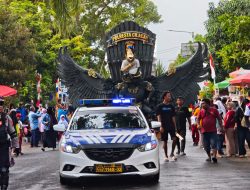 Meriahkan Karnaval Mobil Hias HUT ke-81 RI, Polresta Cilacap Tampilkan GARBHA dan Kendaraan Dinas Polri*