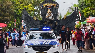 Meriahkan Karnaval Mobil Hias HUT ke-81 RI, Polresta Cilacap Tampilkan GARBHA dan Kendaraan Dinas Polri*