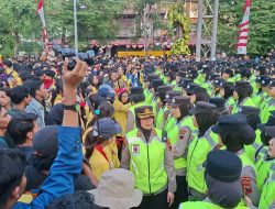 Kedepankan Dialog Persuasif dan Humanis, Polwan Negosiator Polda Jateng Ajak Mahasiswa Sampaikan Aspirasi Tanpa Ganggu Aktivitas Masyarakat*