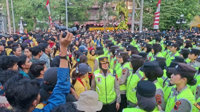 Kedepankan Dialog Persuasif dan Humanis, Polwan Negosiator Polda Jateng Ajak Mahasiswa Sampaikan Aspirasi Tanpa Ganggu Aktivitas Masyarakat*