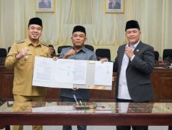 Wakil Bupati Batu Bara Sampaikan Komitmen Penguatan Tata Kelola Keuangan Daerah dan Transformasi BUMD di Rapat Paripurna DPRD*