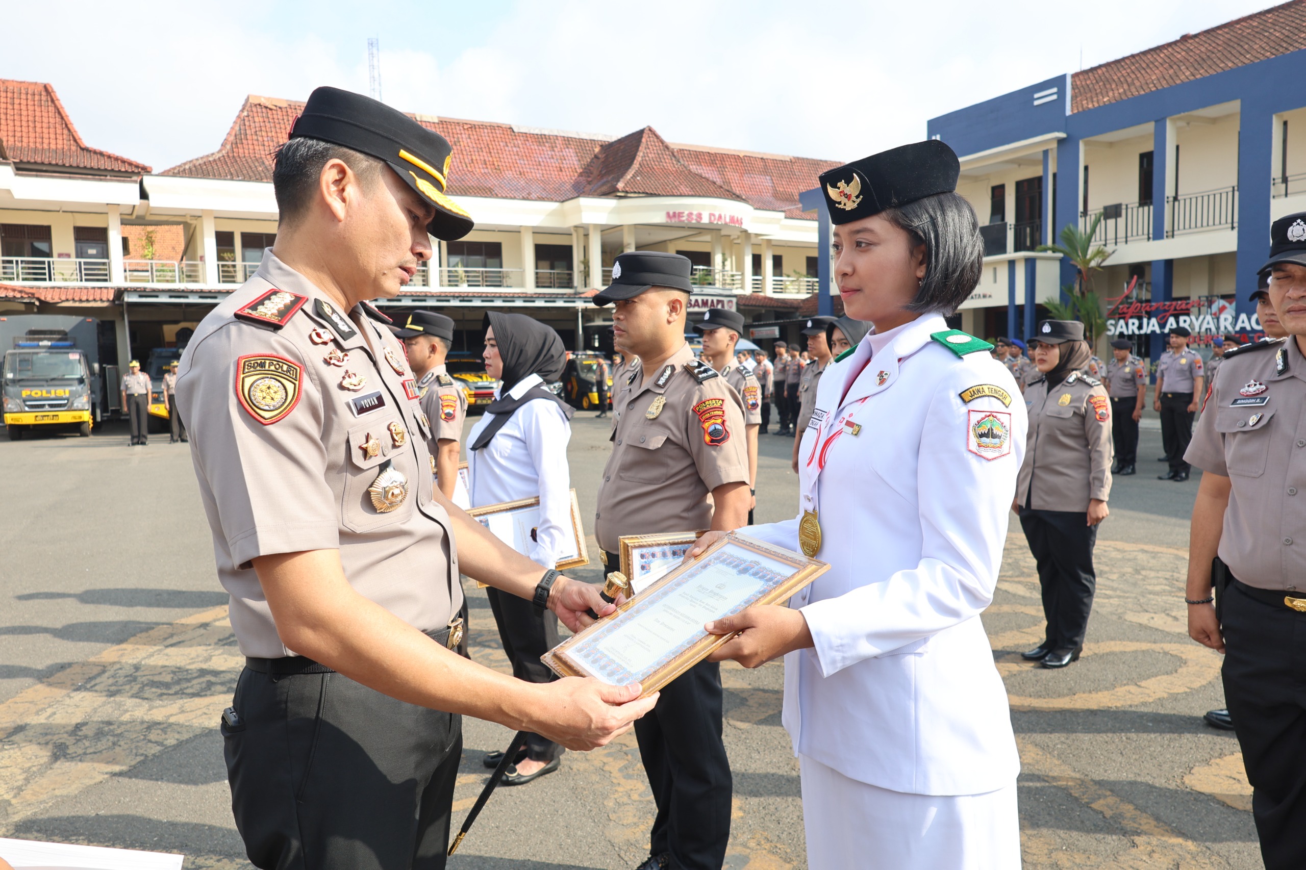 Kapolresta Cilacap Apresiasi Personel Berprestasi, Tekankan Disiplin dan Tanggung Jawab dalam Bertugas