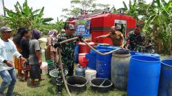 Kodim 0703/Cilacap Salurkan 3.500 Liter Air Bersih Untuk Warga Gintungreja 