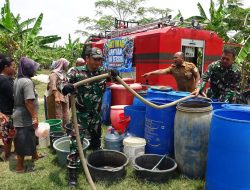 Kodim 0703/Cilacap Salurkan 3.500 Liter Air Bersih Untuk Warga Gintungreja 