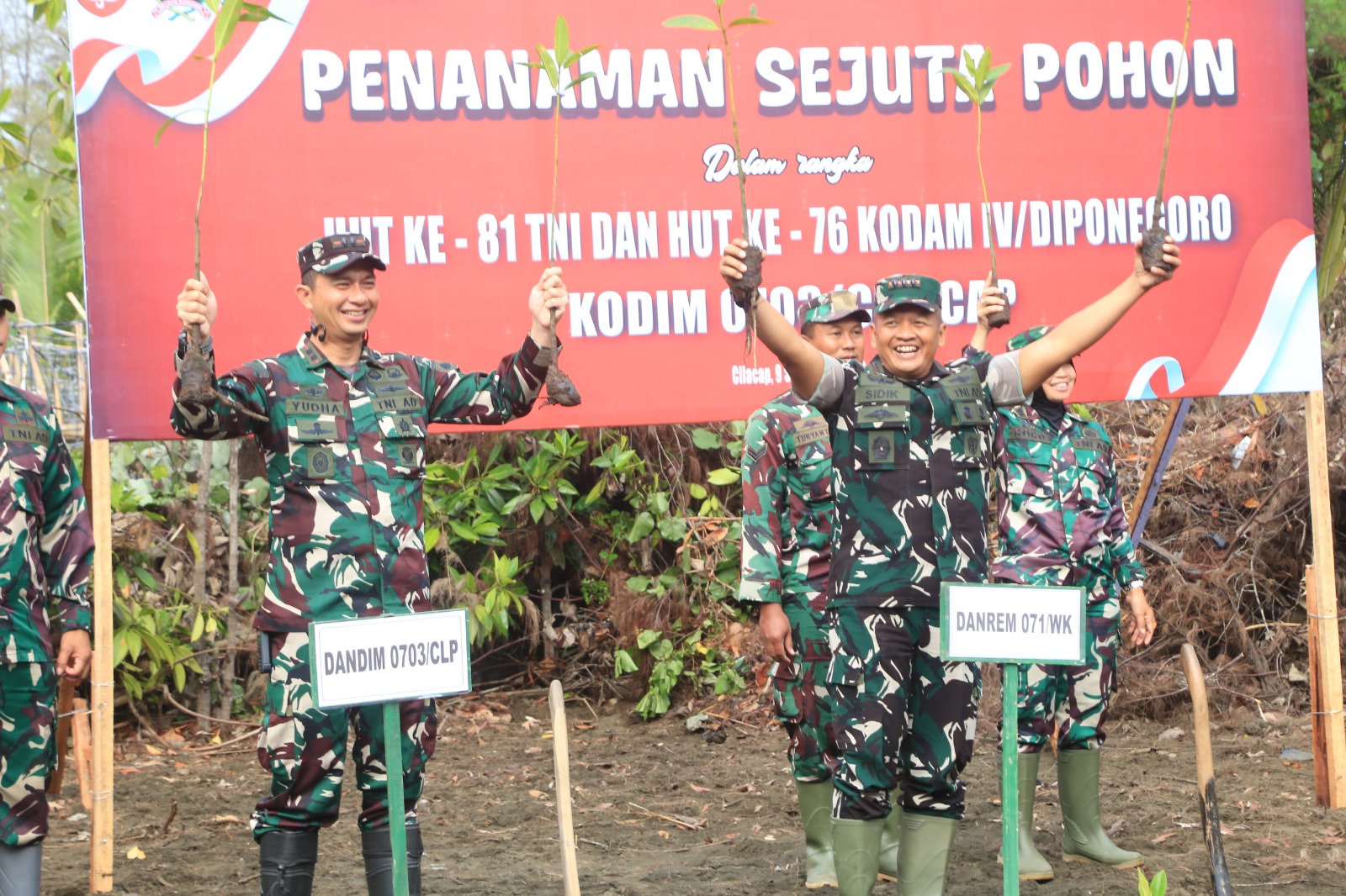 Cegah Abrasi, Kodim 0703/Cilacap Tanam 1.000 Mangrove dan 100 Kopi dalam Rangka HUT Ke-81 TNI dan HUT Ke-76 Kodam IV/Diponegoro