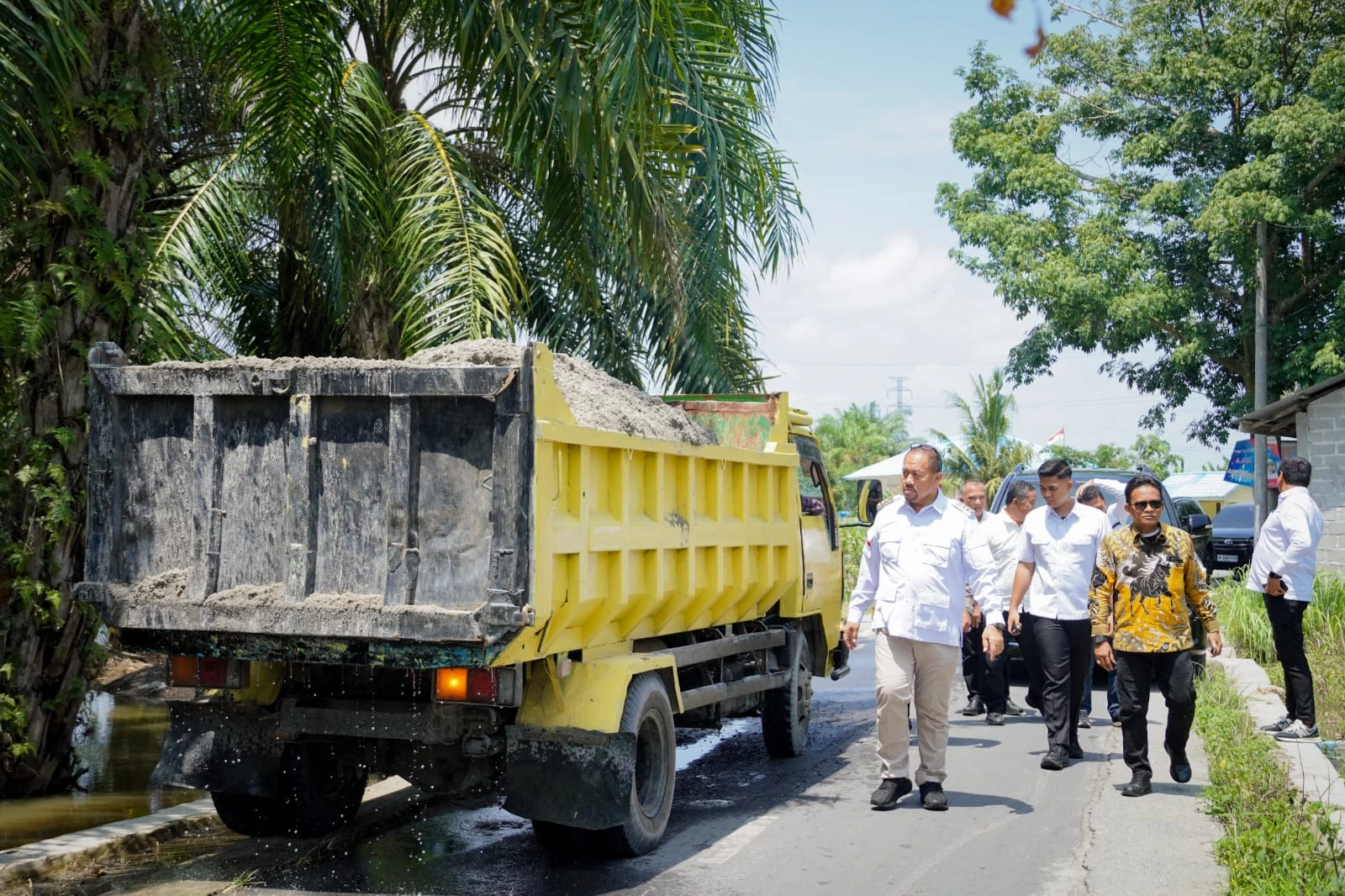 Bupati Batu Bara Tinjau Langsung Banjir di Gambus Laut