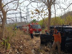 Bersama Petugas Gabungan, Koramil 06/Kesugihan Tangani Kebakaran Lahan Jati