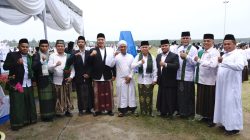 Pimpin Upacara Hari Santri Nasional ke -11, Wabup Syafrizal Serahkan Bantuan Sarana Ibadah kepada 13 Pesantren